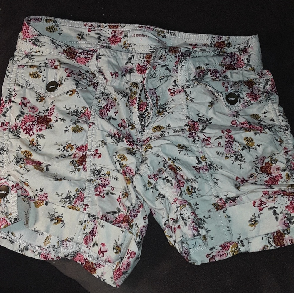 Super cute, flowered shorts